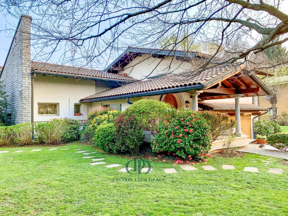 Villa i Fino Mornasco, Como - bilde 1