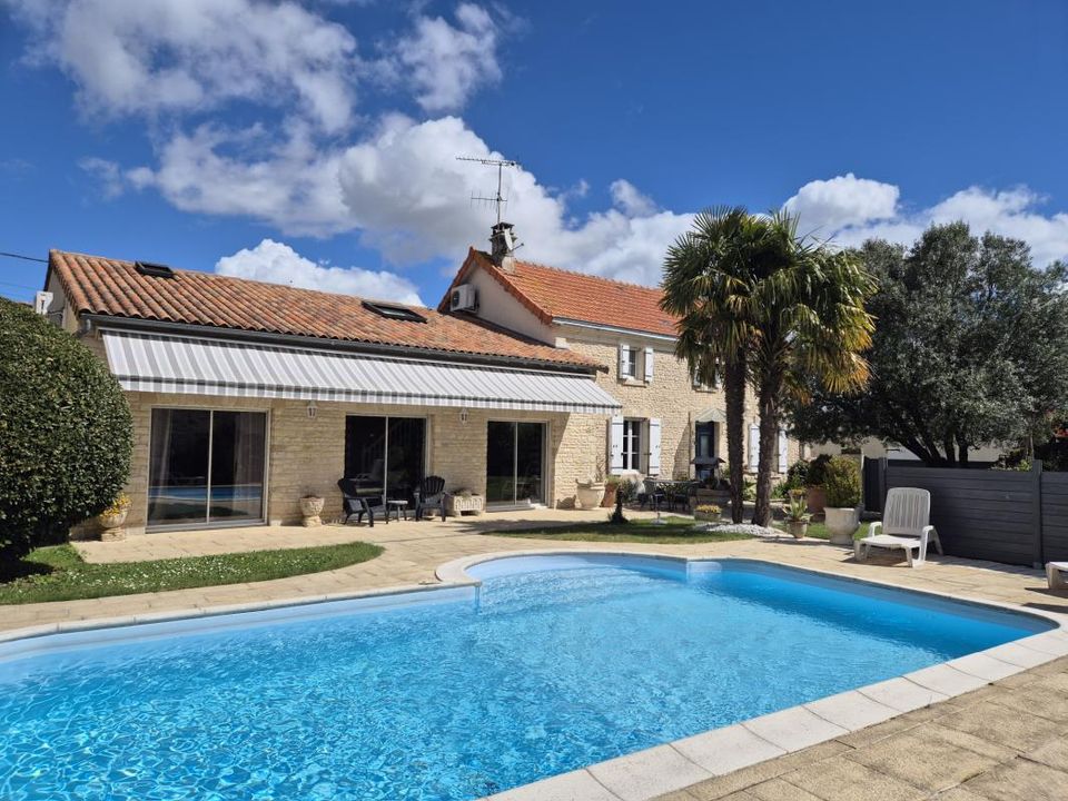Landejendom i La Faye, Charente - foto 1