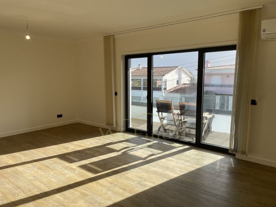 Apartment in Carcavelos, Lisbon - photo 1