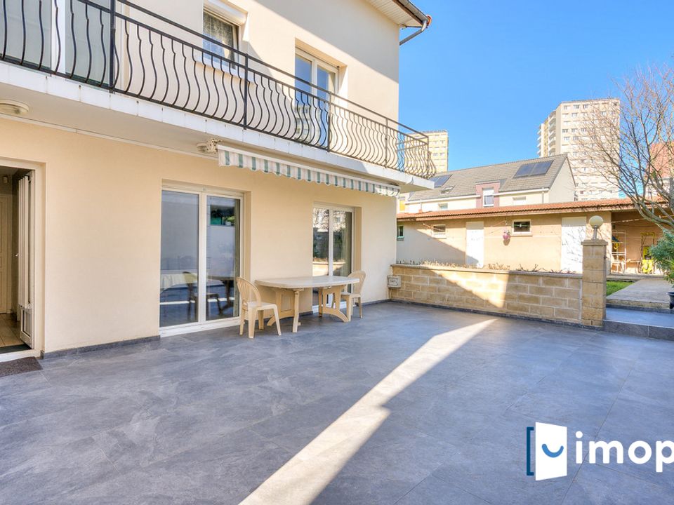 Villa in Drancy, Seine-Saint-Denis - foto 1