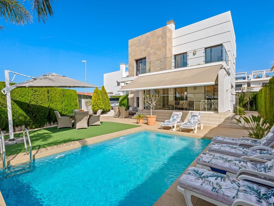 Villa - Ciudad Quesada, Alicante - photo 1