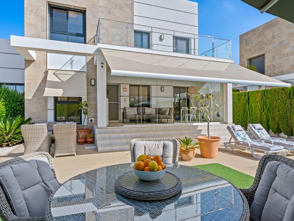 Villa - Ciudad Quesada, Alicante - photo 2