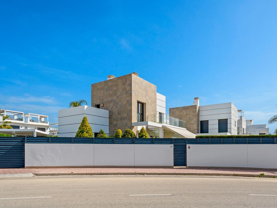 Villa - Ciudad Quesada, Alicante - photo 4
