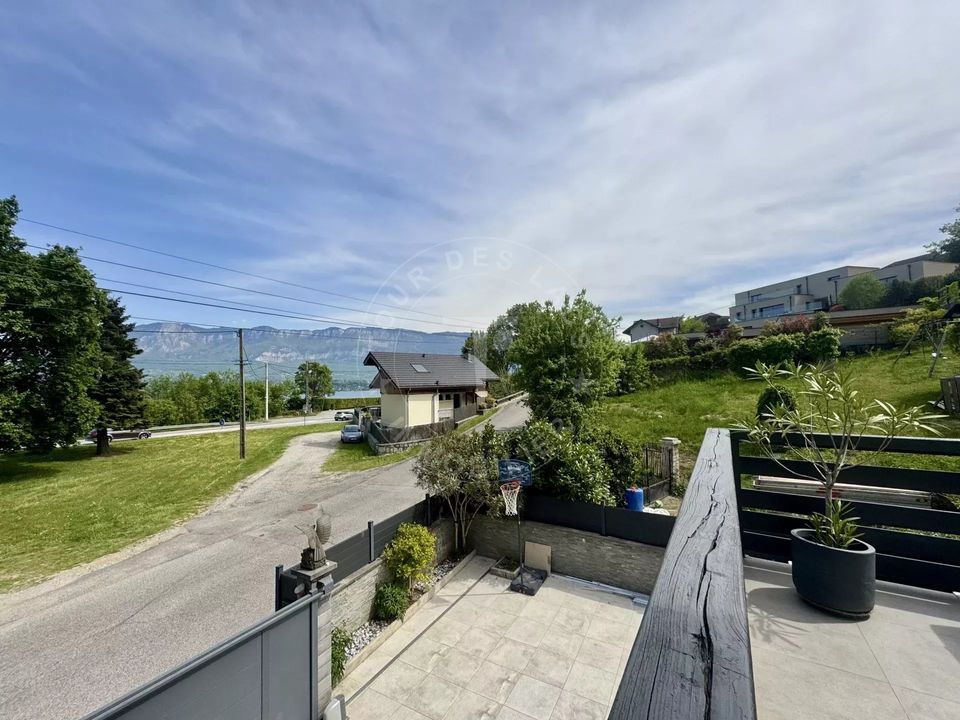 Villa in Le Bourget-du-Lac, Savoie - foto 1