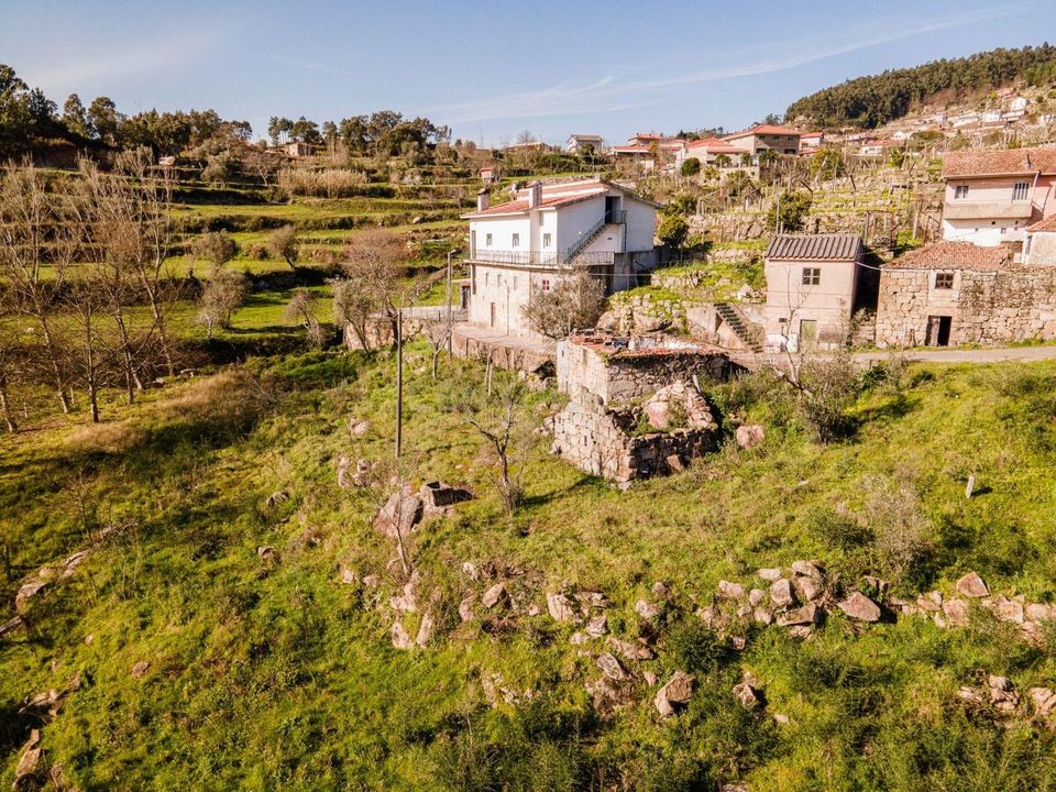 Helårsgrund i Penhalonga e Pacos de Gaiolo, Porto - foto 1