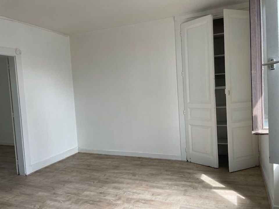 Apartment in Limoges, Haute-Vienne - photo 2