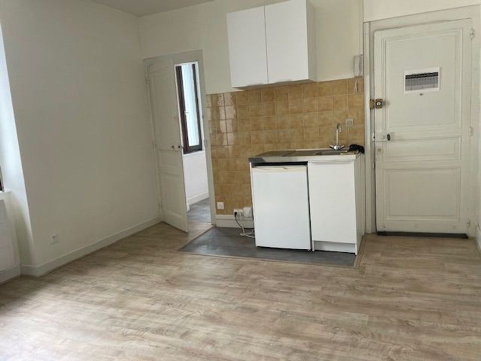 Apartment in Limoges, Haute-Vienne - photo 3