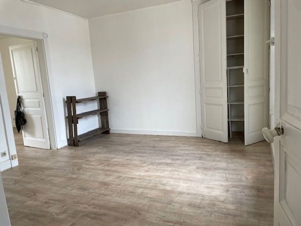 Apartment in Limoges, Haute-Vienne - photo 5