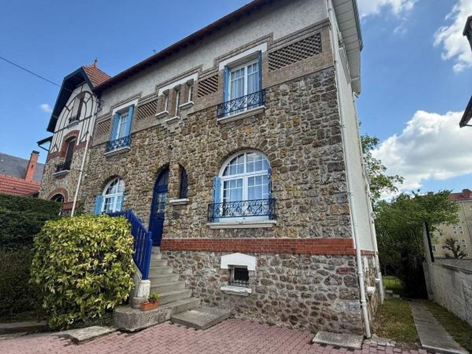 Landejendom i Châlons-en-Champagne, Marne - foto 1