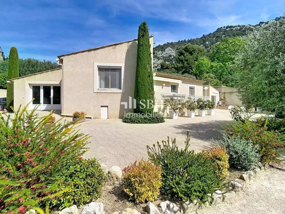 Villa in Robion, Vaucluse - photo 1