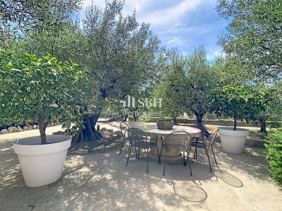 Villa in Robion, Vaucluse - photo 3