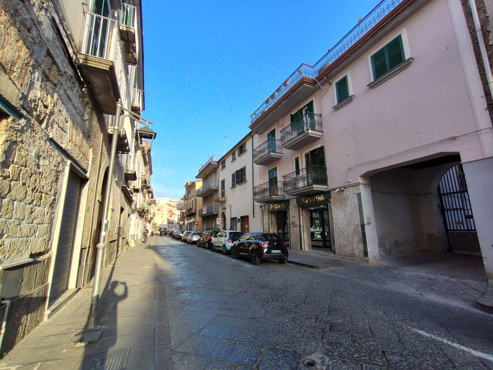 Erhvervsejendom i Pomigliano d'Arco, Naples - foto 1