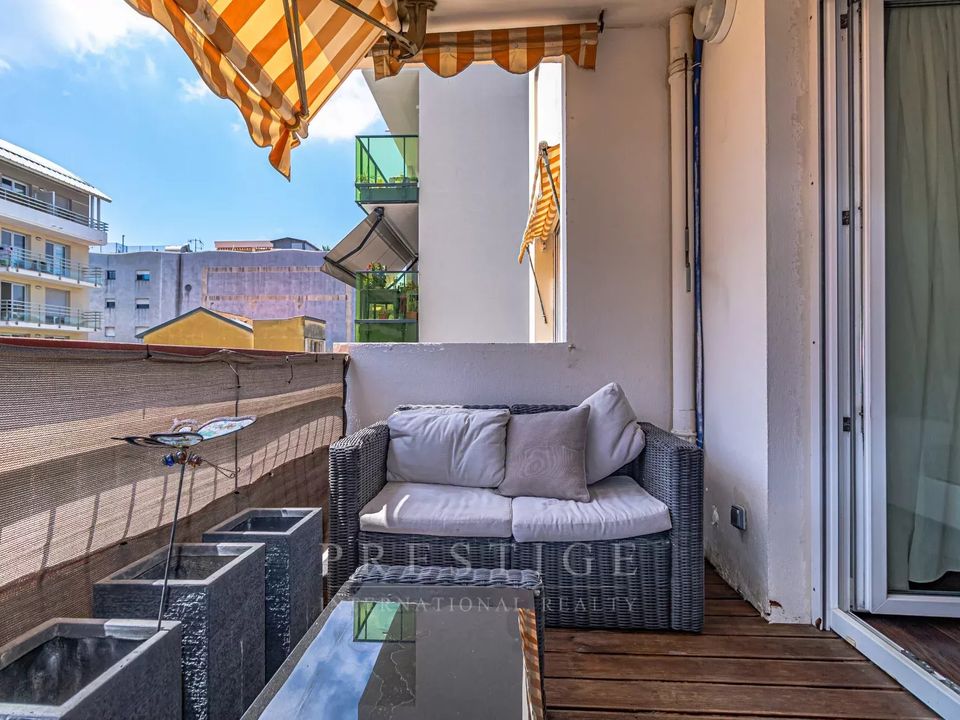Lejlighed i Juan-les-Pins, Alpes-Maritimes - foto 1