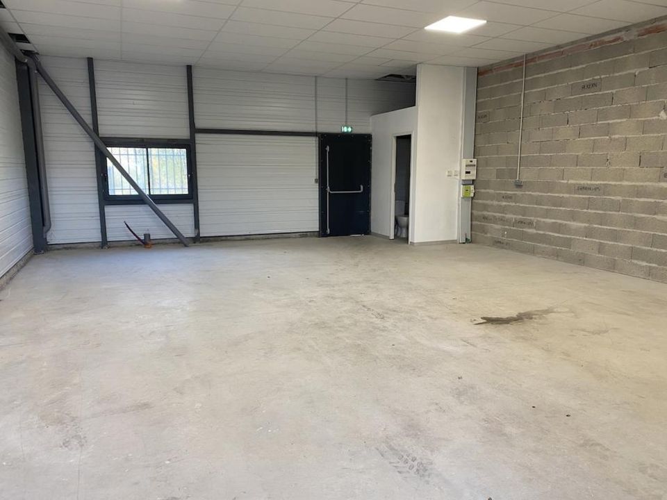 Commercial property in Izon, Gironde - photo 3