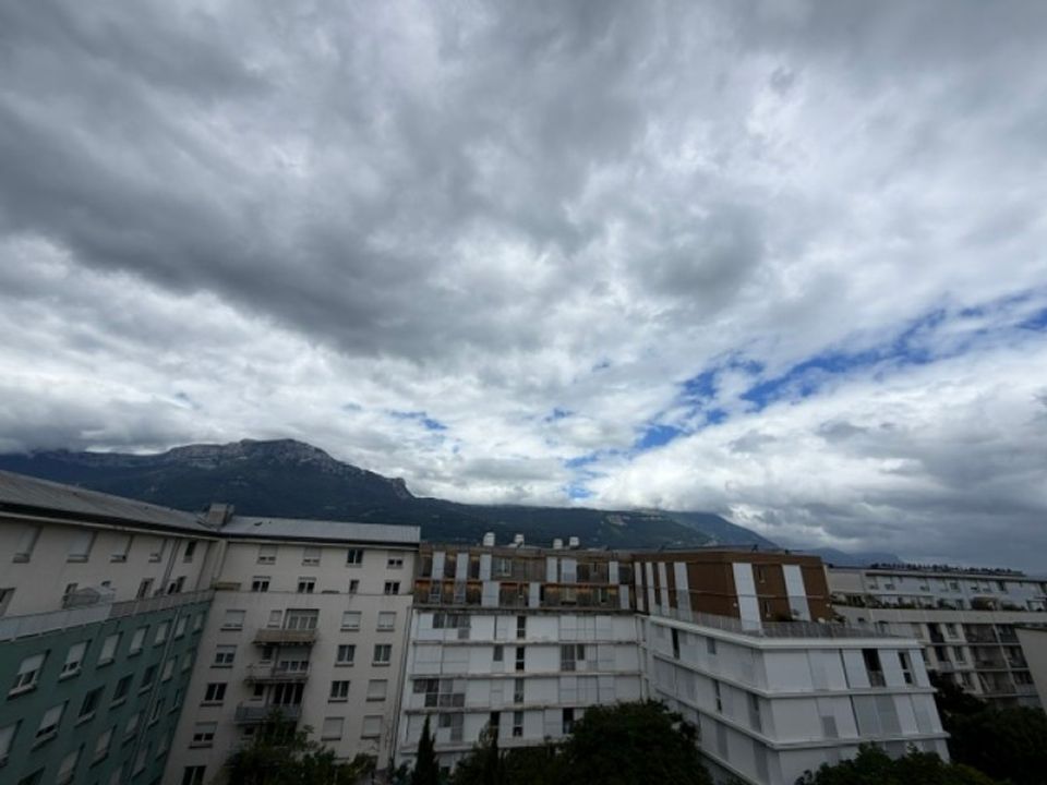 Apartment in Grenoble, Isere - photo 2