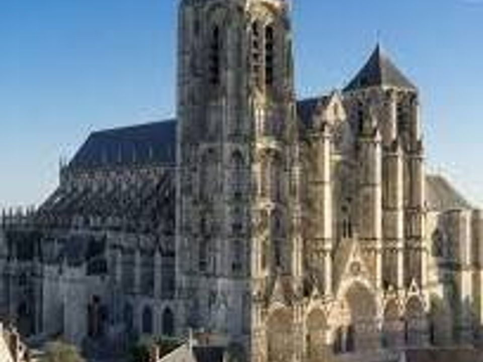 Erhvervsejendom i Bourges, Cher - foto 3