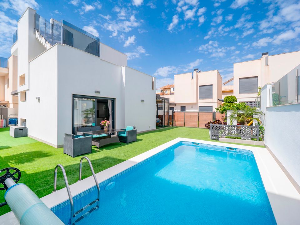 Villa in Torrevieja, Alicante - foto 1
