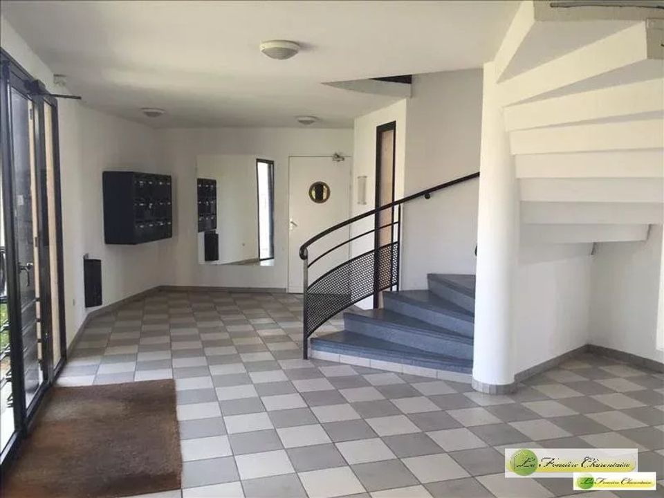 Apartamento en Saint-Michel, Charente - foto 1