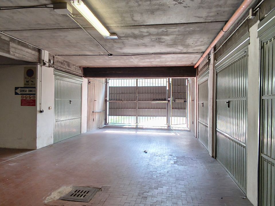 Garaż: Modena, Modena – zdjęcie 3