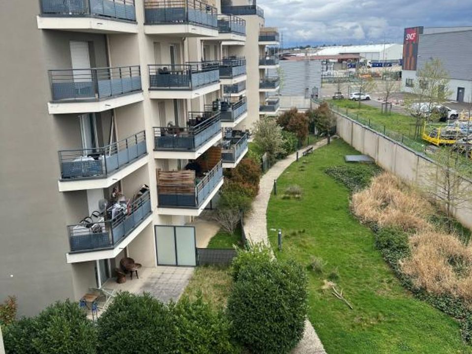 Lejlighed i Venissieux, Rhone - foto 1