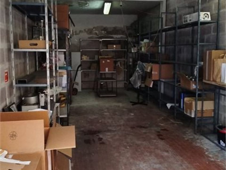 L'establiment comercial a Carpi, Modena - foto 3