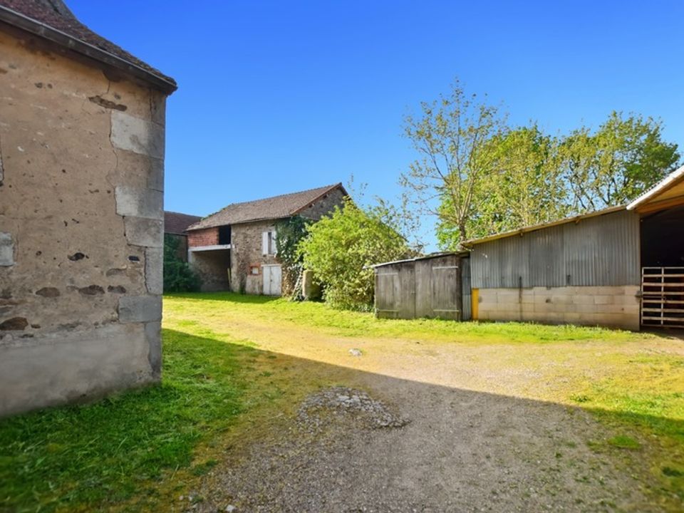 Gårdshus i Collonge-La-Madeleine, Saone-et-Loire - bilde 1