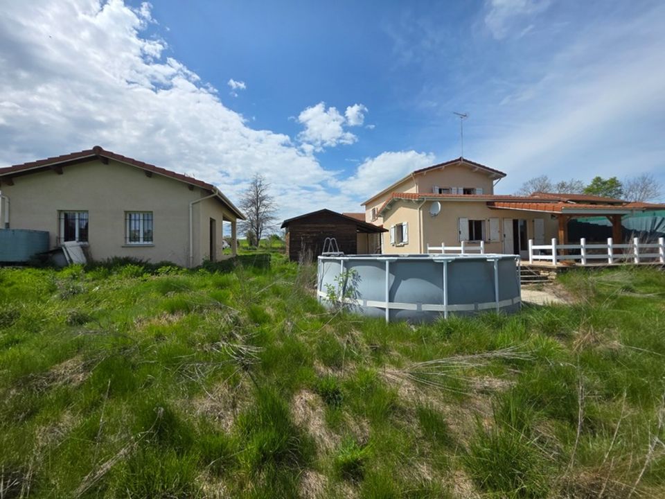 Villa i Saint-Barthélemy-Lestra, Loire - foto 1