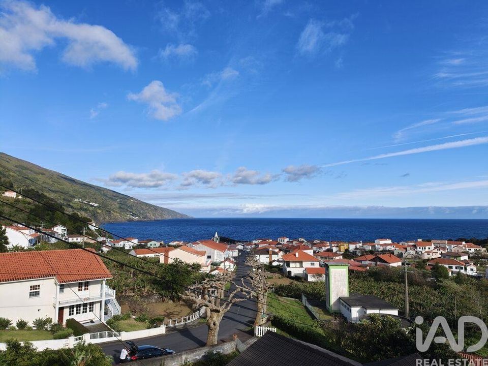Casa de pueblo en Lajes do Pico, Pico - foto 1
