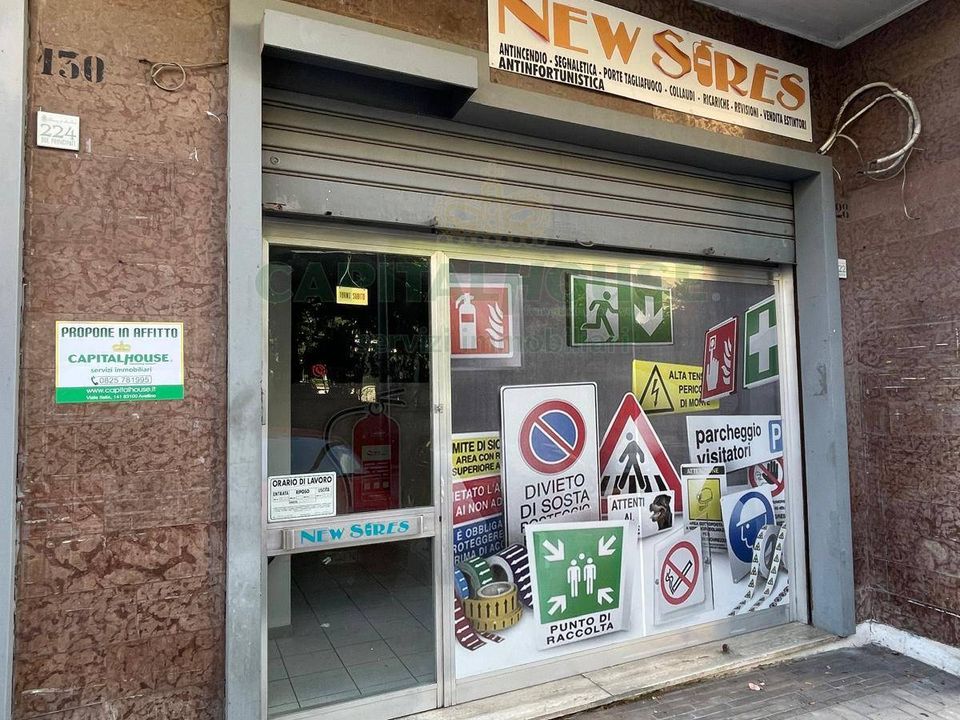 L'establiment comercial a Avellino city, Avellino - foto 1