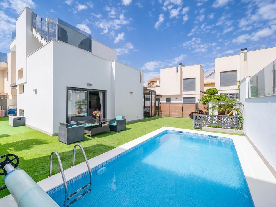 Villa i Torrevieja, Alicante - bilde 1