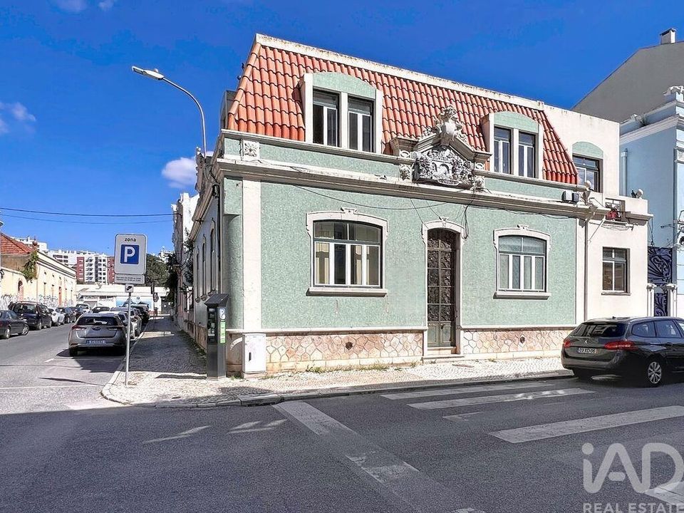 Commercial property in Setubal, Setubal - photo 1