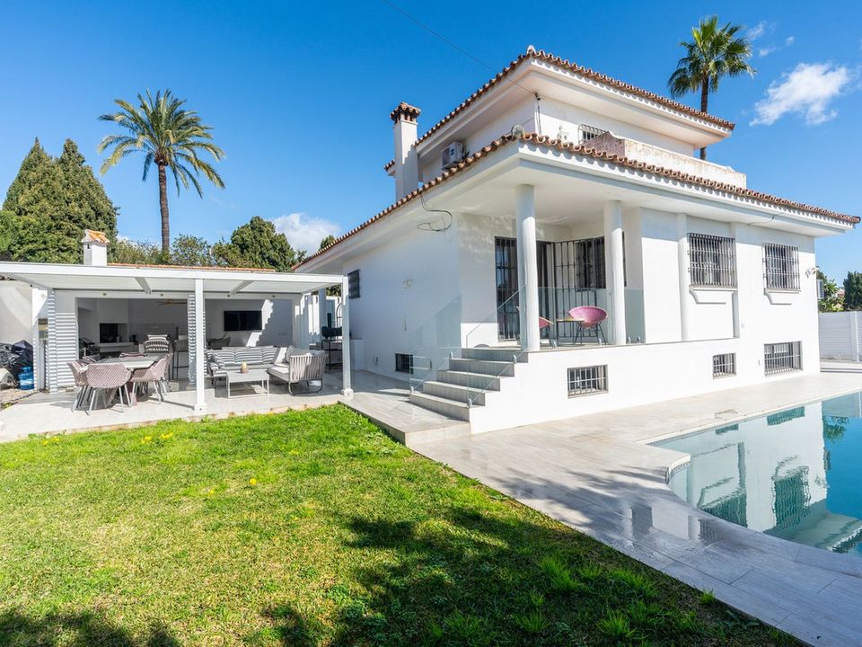 Villa i El Paraiso, Malaga - foto 1
