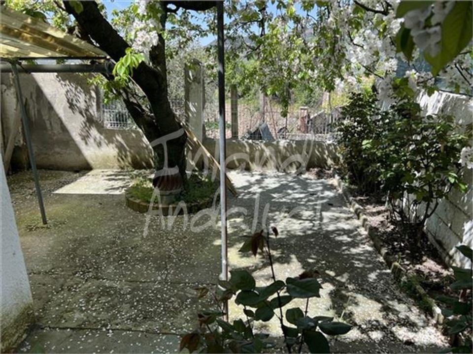 Casa de pueblo en Charilla, Jaen - foto 1