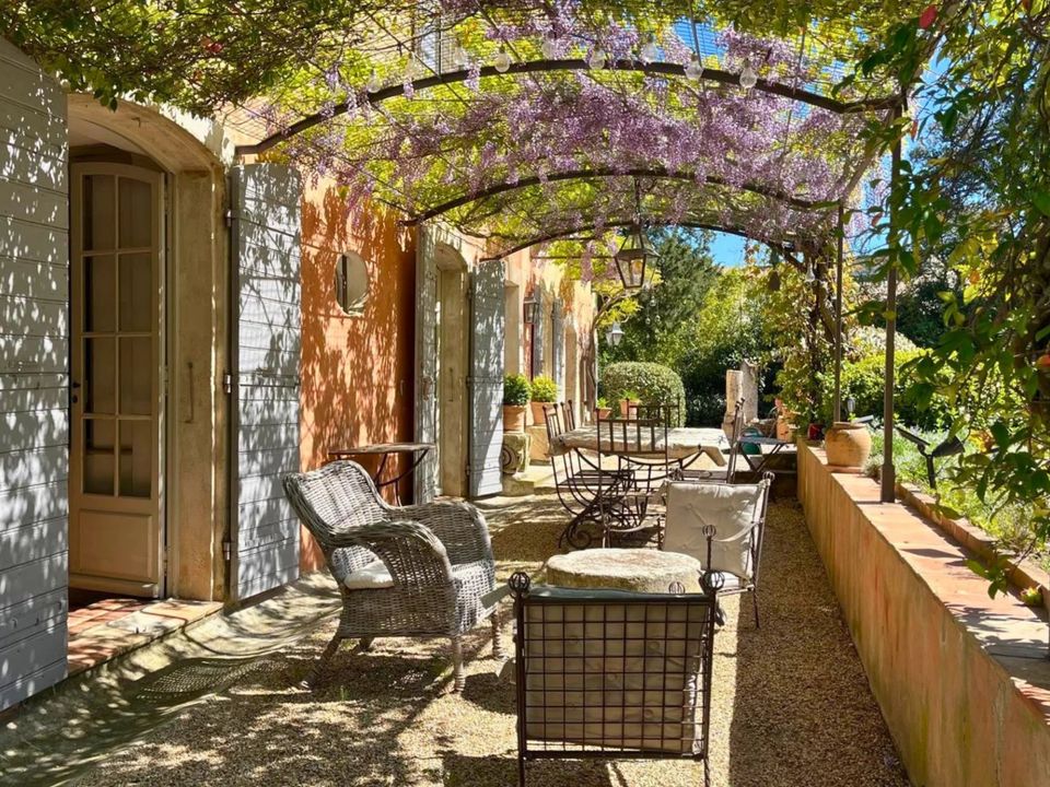 Villa i Saint-Étienne-du-Grès, Bouches-du-Rhone - foto 1