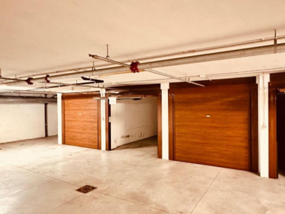 Garage i Milan, Milan - foto 2
