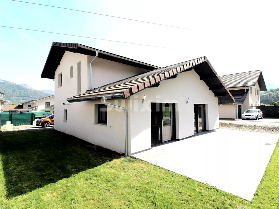 Villa in Scionzier, Haute-Savoie - foto 1