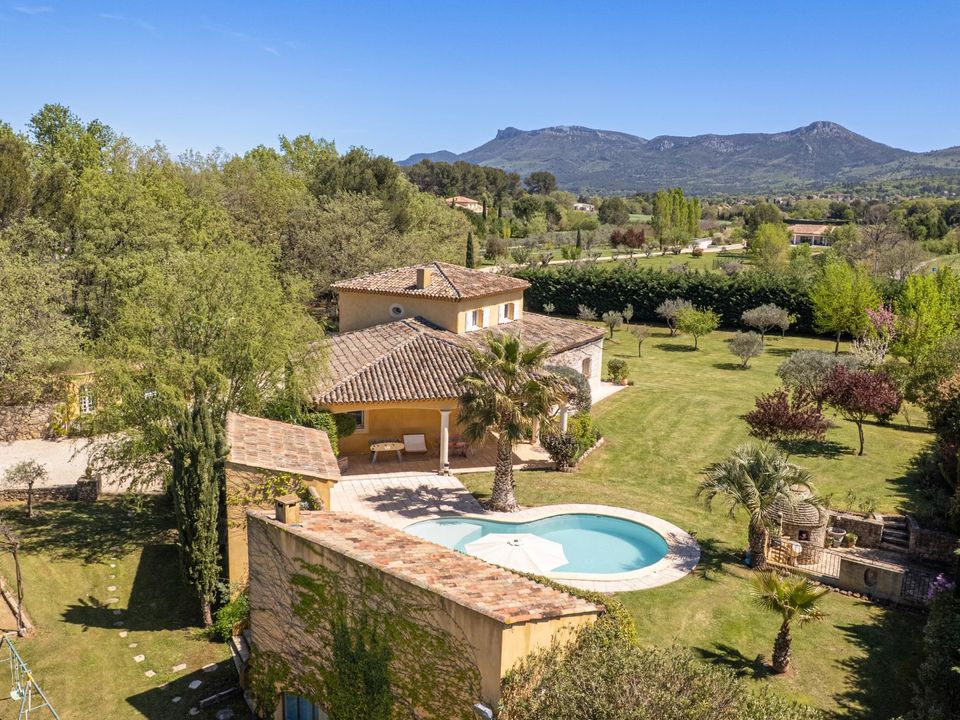 Villa i Trets, Bouches-du-Rhone - foto 1