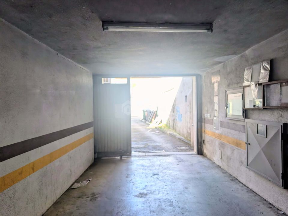 Garage i Camarate, Lisbon - foto 1