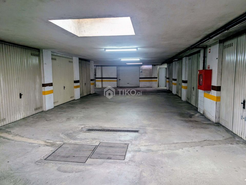 Garage i Camarate, Lisbon - foto 4