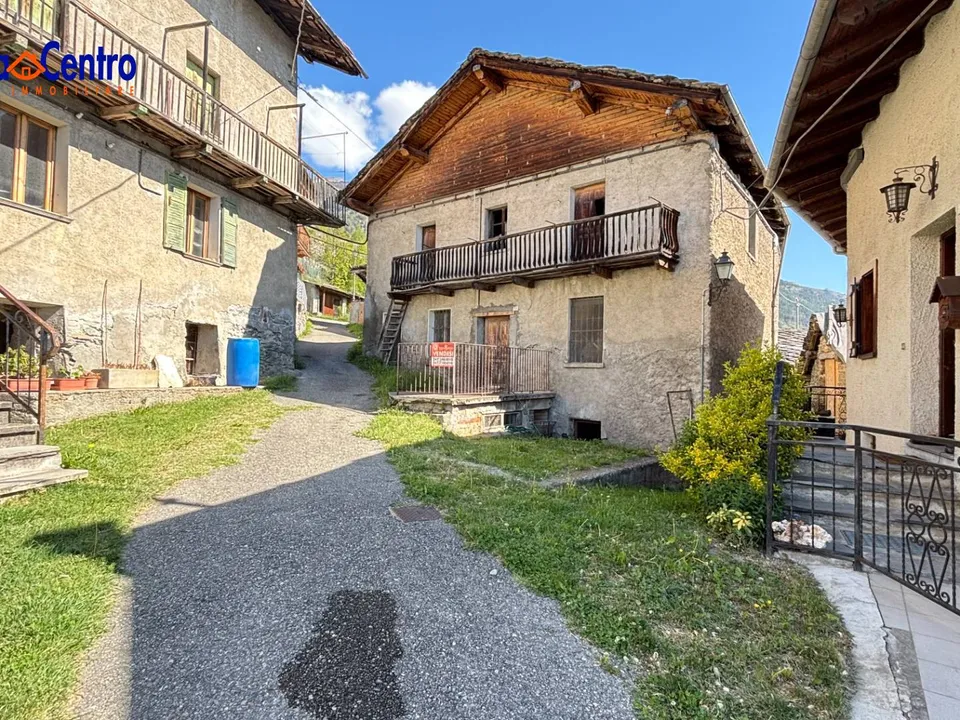Landejendom i Saint-Pierre, Aosta Valley - foto 1