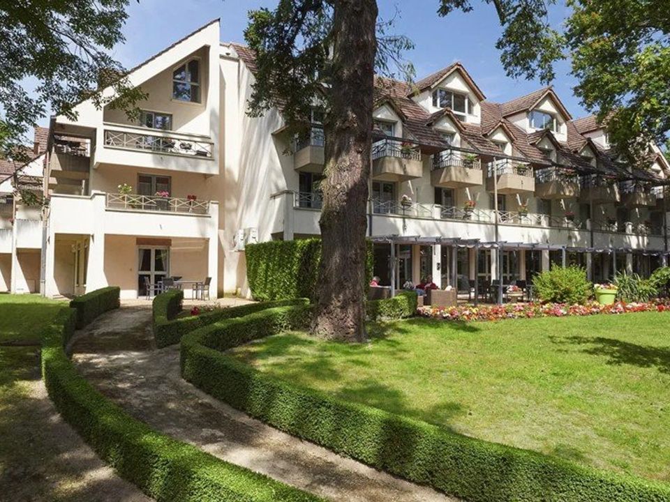 Erhvervsejendom i Montfort-l'Amaury, Yvelines - foto 1