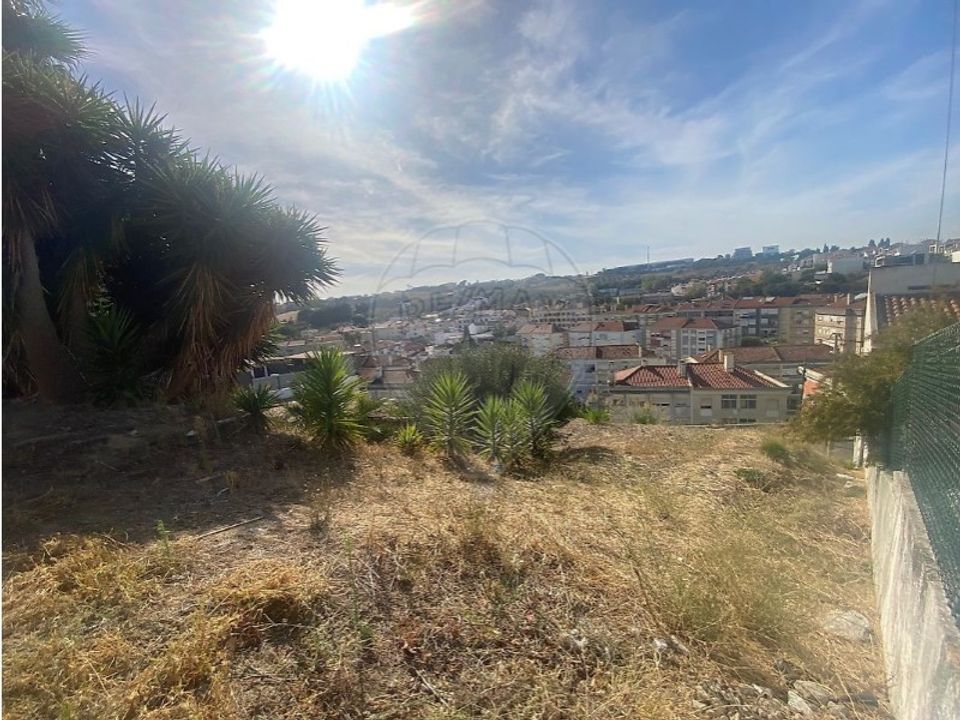 Helårsgrund i Camarate, Lisbon - foto 1