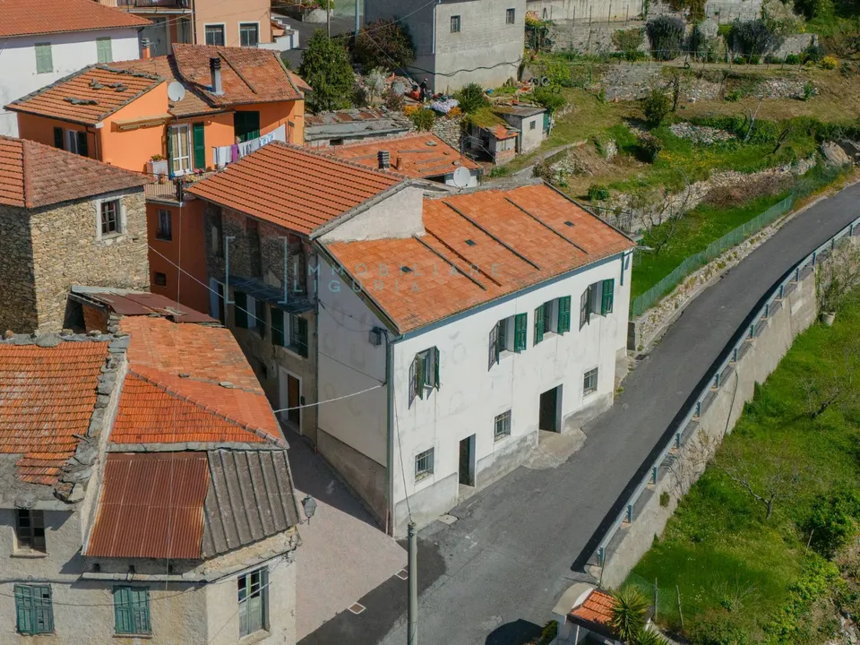 Villa i Aquila d'Arroscia, Imperia - foto 1