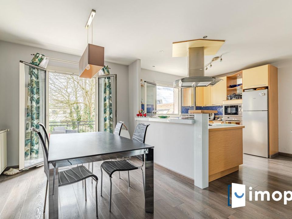 Villa in Houilles, Yvelines - photo 1
