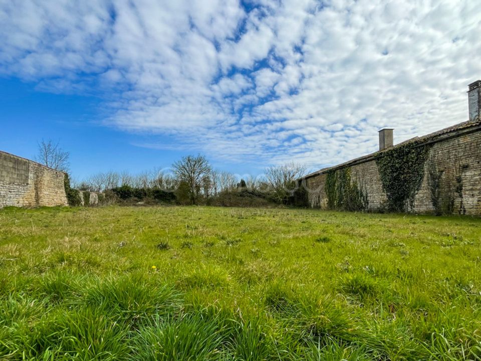 Helårsgrund i Chef-Boutonne, Deux-Sevres - foto 1