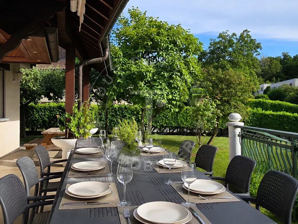 Villa in Annecy, Haute-Savoie - foto 1