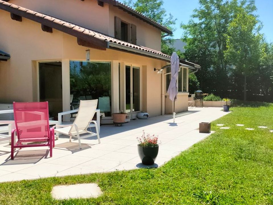 Villa a Saint-Genis-Laval, Rhone - foto 1
