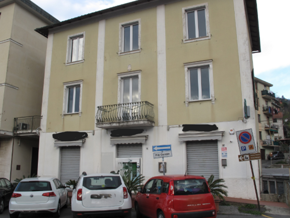 Erhvervsejendom i Serra Ricco, Genoa - foto 1