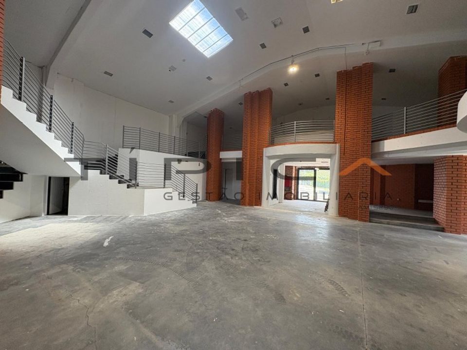 L'establiment comercial a Matacaes, Lisbon - foto 3