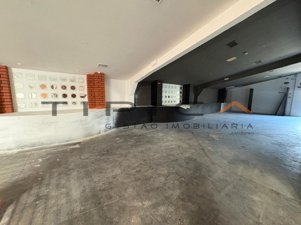 L'establiment comercial a Matacaes, Lisbon - foto 4